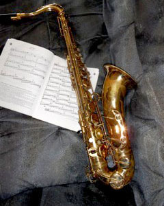 Noten und Saxophon
